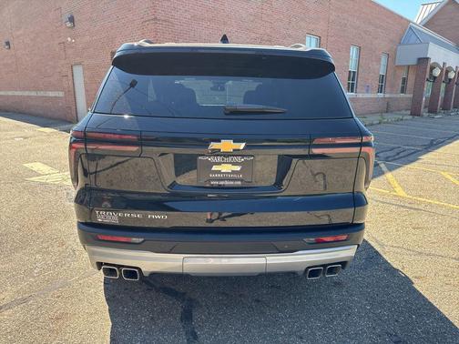 Mosaic Black Metallic 2026 Chevrolet Traverse LT