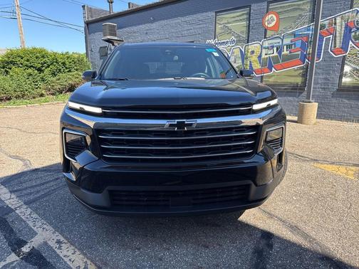 Mosaic Black Metallic 2026 Chevrolet Traverse LT