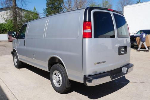 Silver Ice Metallic 2026 Chevrolet Express 3500 3500 Regular Wheelbase, WT, RWD