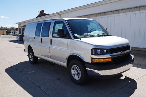 Silver Ice Metallic 2026 Chevrolet Express 3500 3500 Regular Wheelbase, WT, RWD