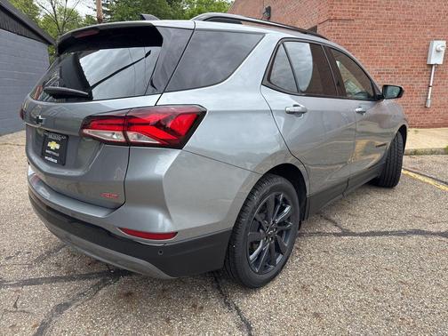 Sterling Gray Metallic 2024 Chevrolet Equinox FWD RS