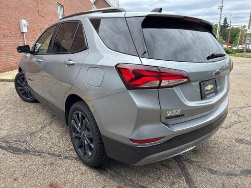 Sterling Gray Metallic 2024 Chevrolet Equinox FWD RS
