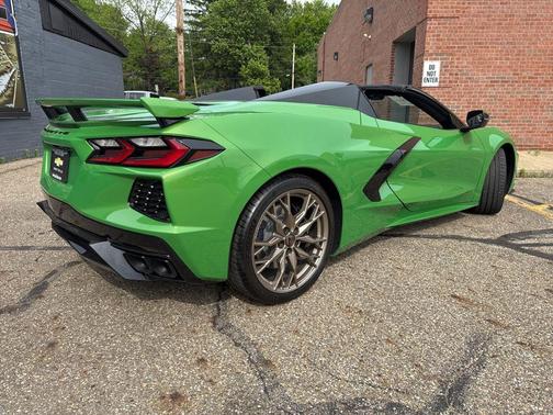 Roswell Green Metallic 2026 Chevrolet Corvette Stingray w/2LT
