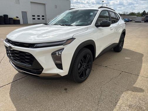 Summit White 2026 Chevrolet Trax FWD ACTIV