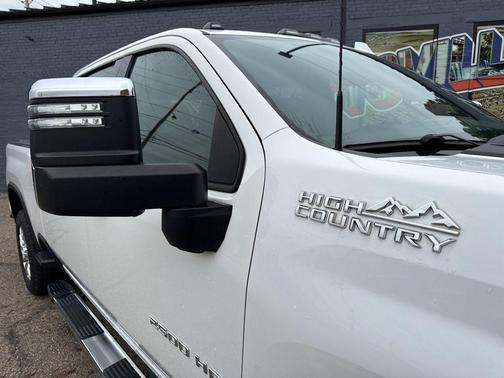 Summit White 2023 Chevrolet Silverado 2500 High Country