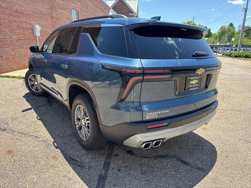 Lakeshore Blue Metallic 2026 Chevrolet Traverse LT