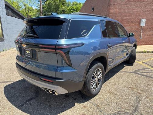 Lakeshore Blue Metallic 2026 Chevrolet Traverse LT