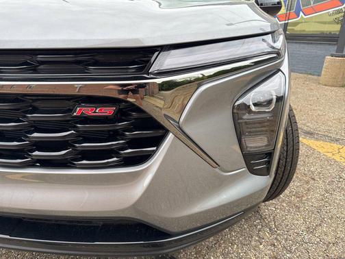Sterling Gray Metallic 2026 Chevrolet Trax FWD 2RS