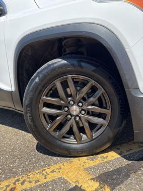 Summit White 2018 GMC Acadia SLT-1