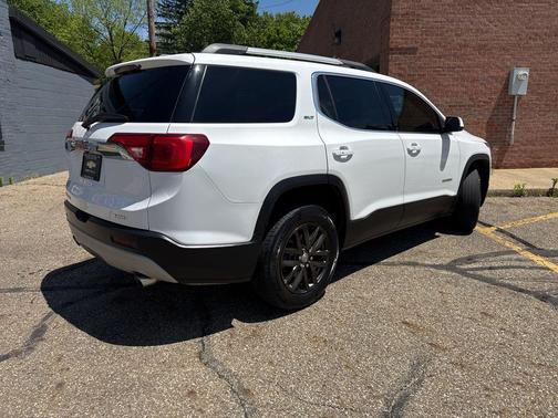 Summit White 2018 GMC Acadia SLT-1
