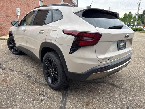 White Sands 2026 Chevrolet Trax FWD ACTIV