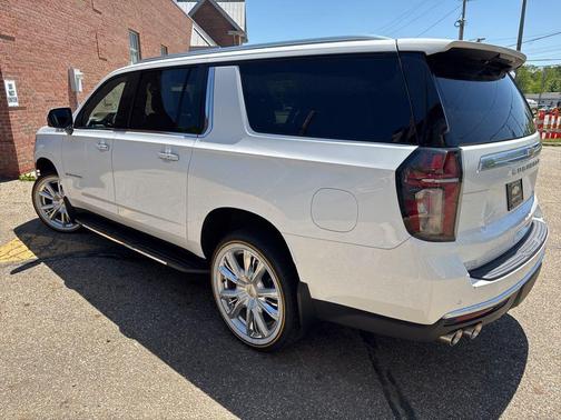 Summit White 2023 Chevrolet Suburban 4WD High Country