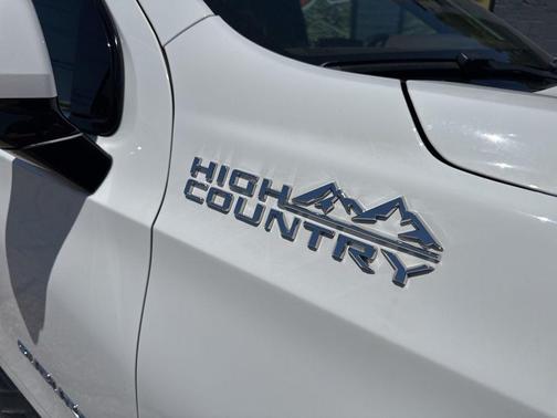 Summit White 2023 Chevrolet Suburban 4WD High Country