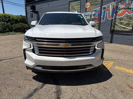 Summit White 2023 Chevrolet Suburban 4WD High Country