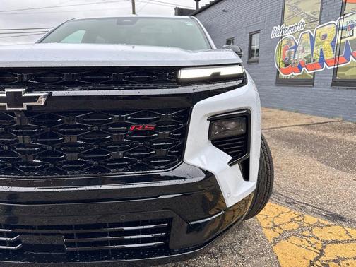 Polar White Tricoat 2026 Chevrolet Traverse RS