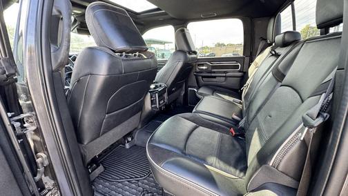 2022 RAM 3500 Laramie Crew Cab 4x4 6'4' Box