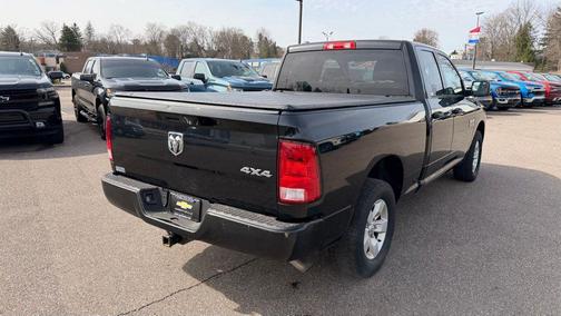 Brilliant Black Crystal Pearlcoat 2017 RAM 1500 Express