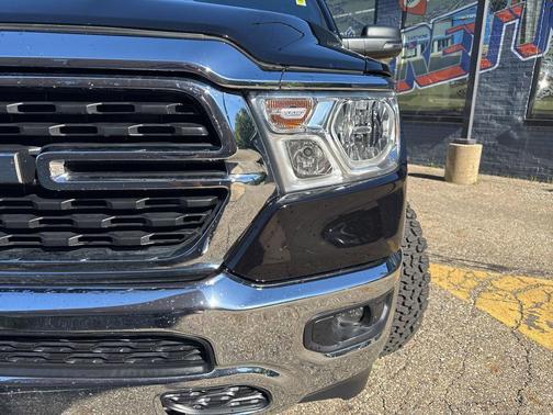 Diamond Black Crystal Pearlcoat 2023 RAM 1500 Big Horn/Lone Star