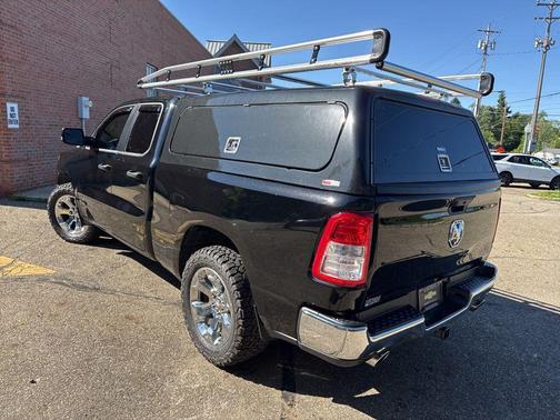 Diamond Black Crystal Pearlcoat 2023 RAM 1500 Big Horn/Lone Star