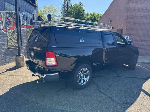 Diamond Black Crystal Pearlcoat 2023 RAM 1500 Big Horn/Lone Star
