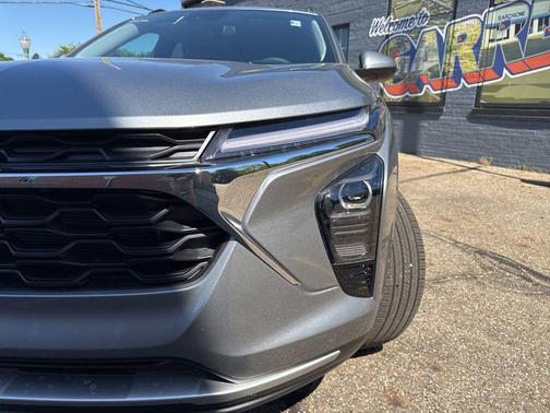 Sterling Gray Metallic 2026 Chevrolet Trax LT