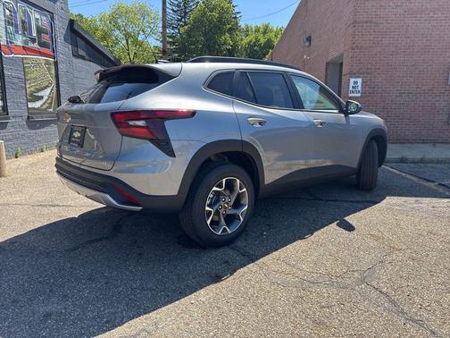 Sterling Gray Metallic 2026 Chevrolet Trax LT