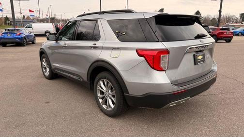 Iconic Silver Metallic 2021 Ford Explorer XLT