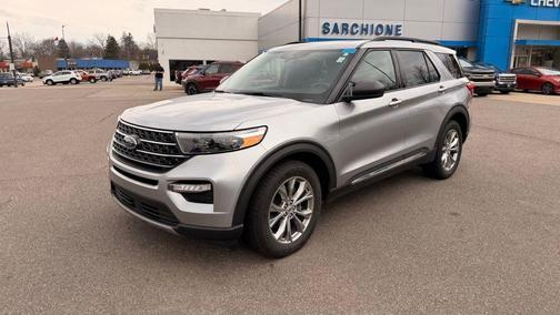 Iconic Silver Metallic 2021 Ford Explorer XLT