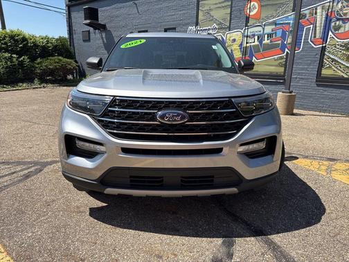 Iconic Silver Metallic 2021 Ford Explorer XLT