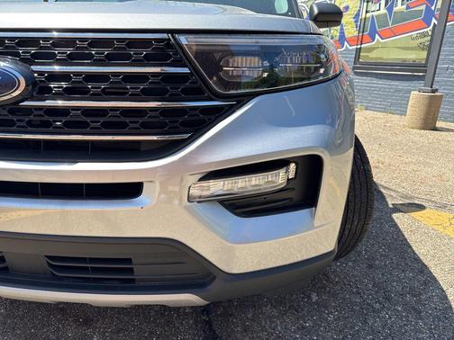 Iconic Silver Metallic 2021 Ford Explorer XLT