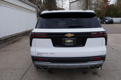 Summit White 2026 Chevrolet Traverse LT