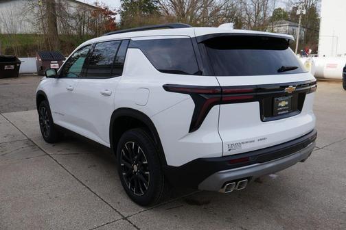 Summit White 2026 Chevrolet Traverse LT