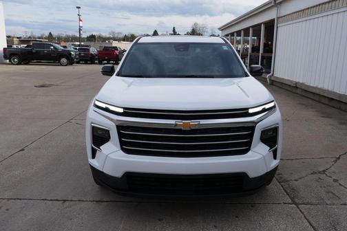 Summit White 2026 Chevrolet Traverse LT