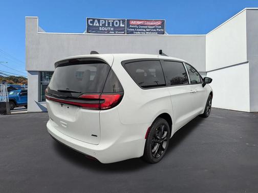 2026 Chrysler Pacifica L