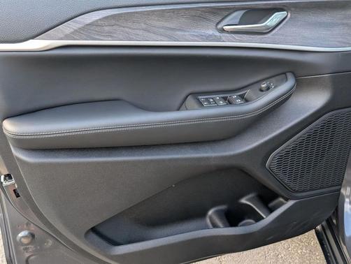 2026 Jeep Grand Cherokee Altitude