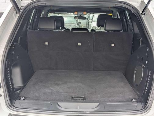 Bright White Clearcoat 2021 Jeep Grand Cherokee Laredo