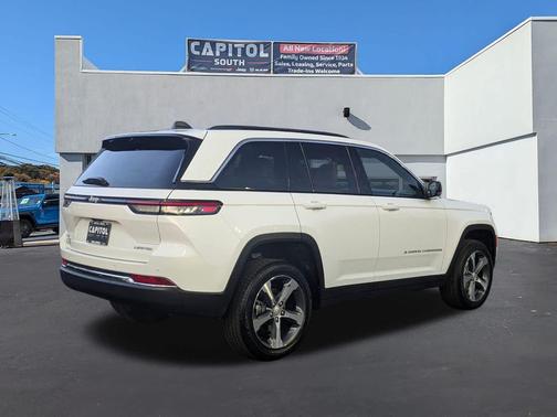 Bright White Clearcoat 2025 Jeep Grand Cherokee Limited