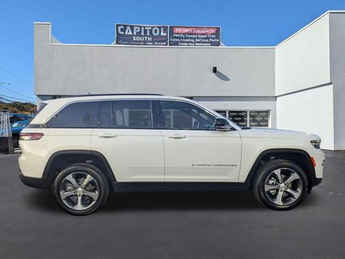 Bright White Clearcoat 2025 Jeep Grand Cherokee Limited