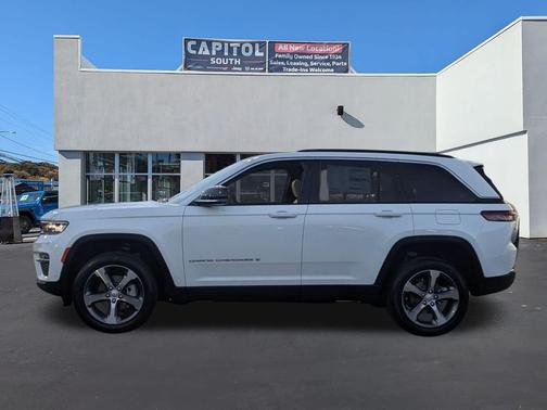 Bright White Clearcoat 2025 Jeep Grand Cherokee Limited