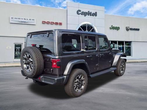 Granite Crystal Metallic Clearcoat 2027 Jeep Wrangler Sahara
