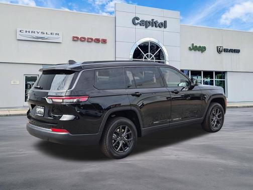 High Gloss Black 2027 Jeep Grand Cherokee L Laredo