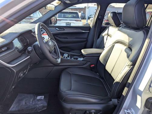 Silver Zynith 2025 Jeep Grand Cherokee L Limited