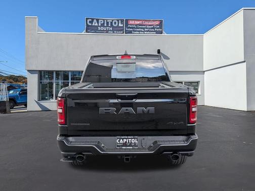 Diamond Black Crystal Pearlcoat 2026 RAM 1500 Big Horn/Lone Star