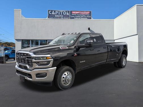 Diamond Black Crystal Pearlcoat 2026 RAM 3500 Big Horn Crew Cab 4x4 8' Box