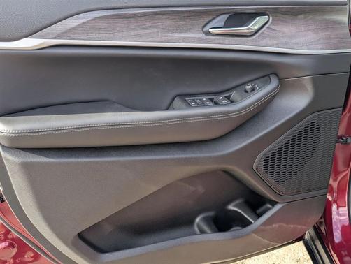 2026 Jeep Grand Cherokee Altitude