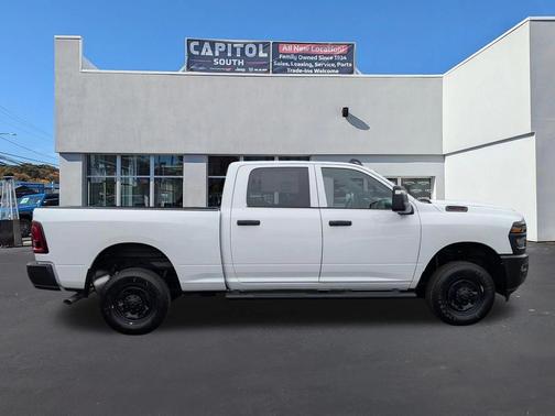 2026 RAM 2500 Tradesman Crew Cab 4x4 6'4' Box