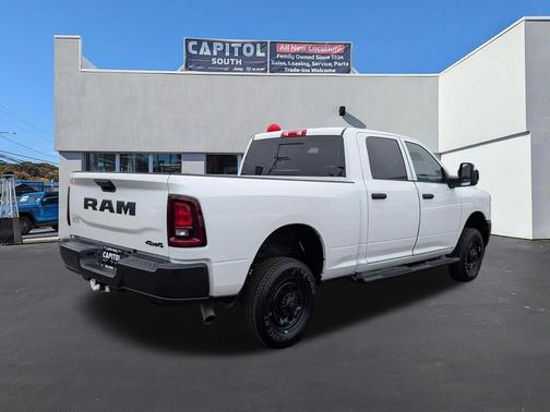 2026 RAM 2500 Tradesman Crew Cab 4x4 6'4' Box
