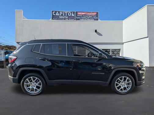2022 Jeep Compass Latitude Lux