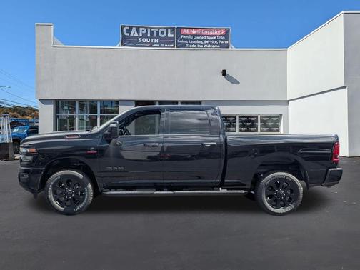 Diamond Black Crystal Pearlcoat 2026 RAM 2500 Big Horn Crew Cab 4x4 6'4' Box