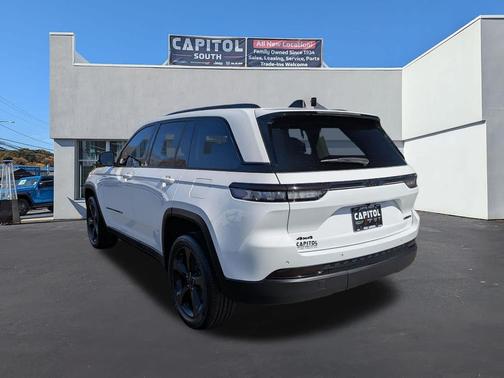 Bright White Clearcoat 2023 Jeep Grand Cherokee Limited